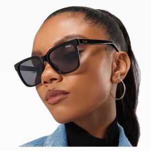 QUAY WIRED MEDIUM BLACK/SMOKE POLARIZED SUNGLASSES UNISEX